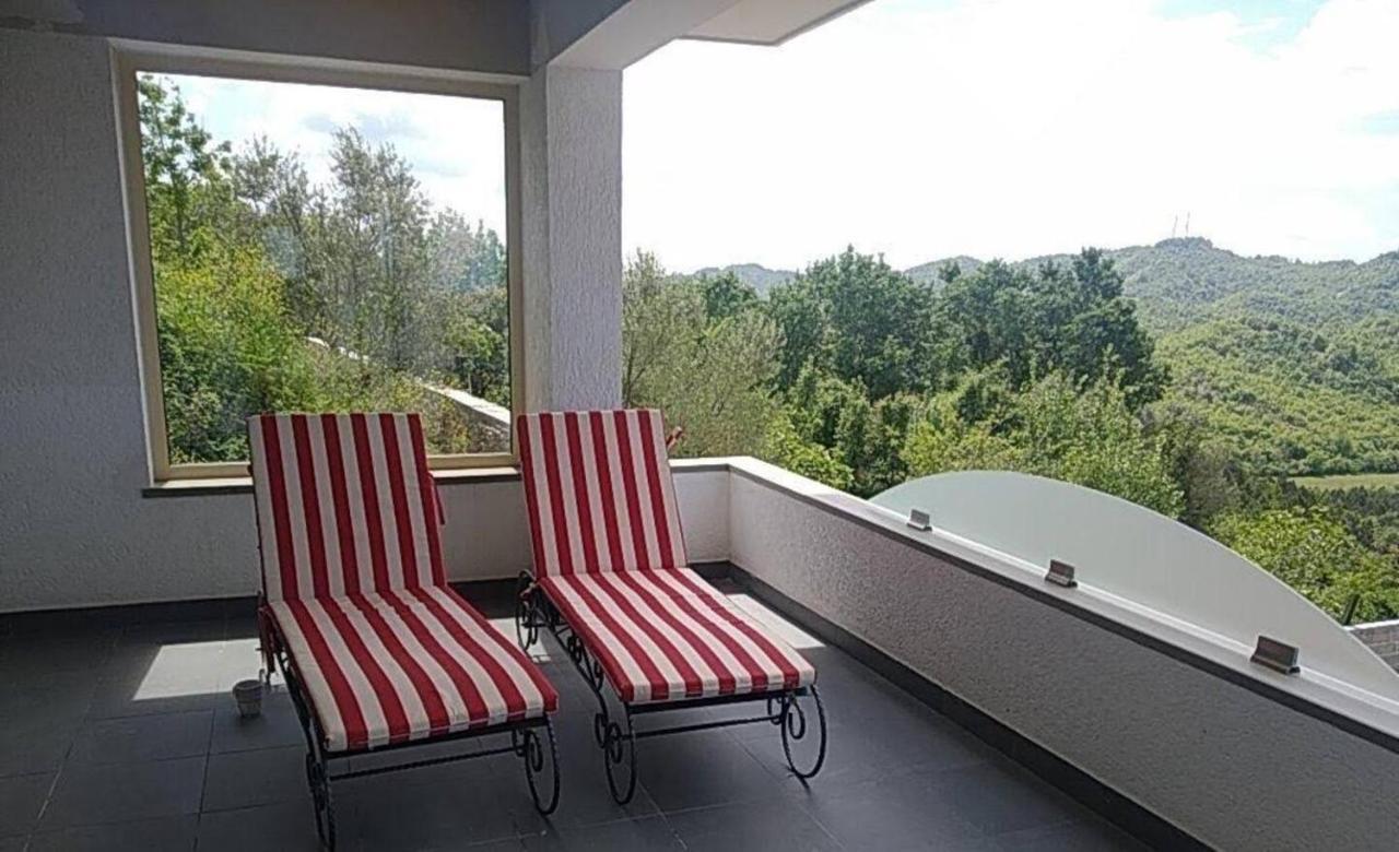Turisalba Hotell Ishem Exteriör bild