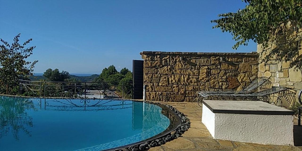 Turisalba Hotell Ishem Exteriör bild