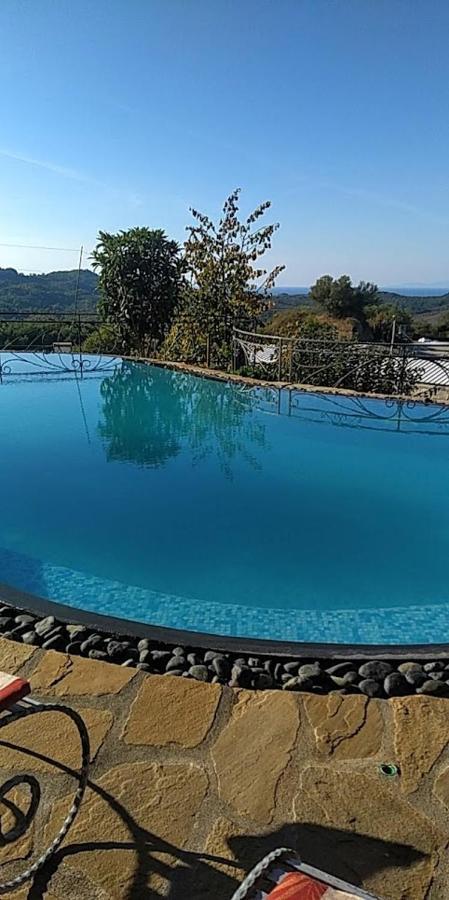 Turisalba Hotell Ishem Exteriör bild