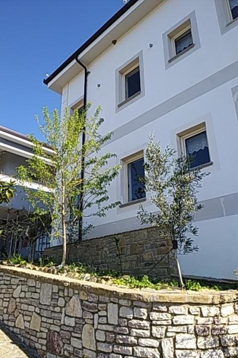 Turisalba Hotell Ishem Exteriör bild