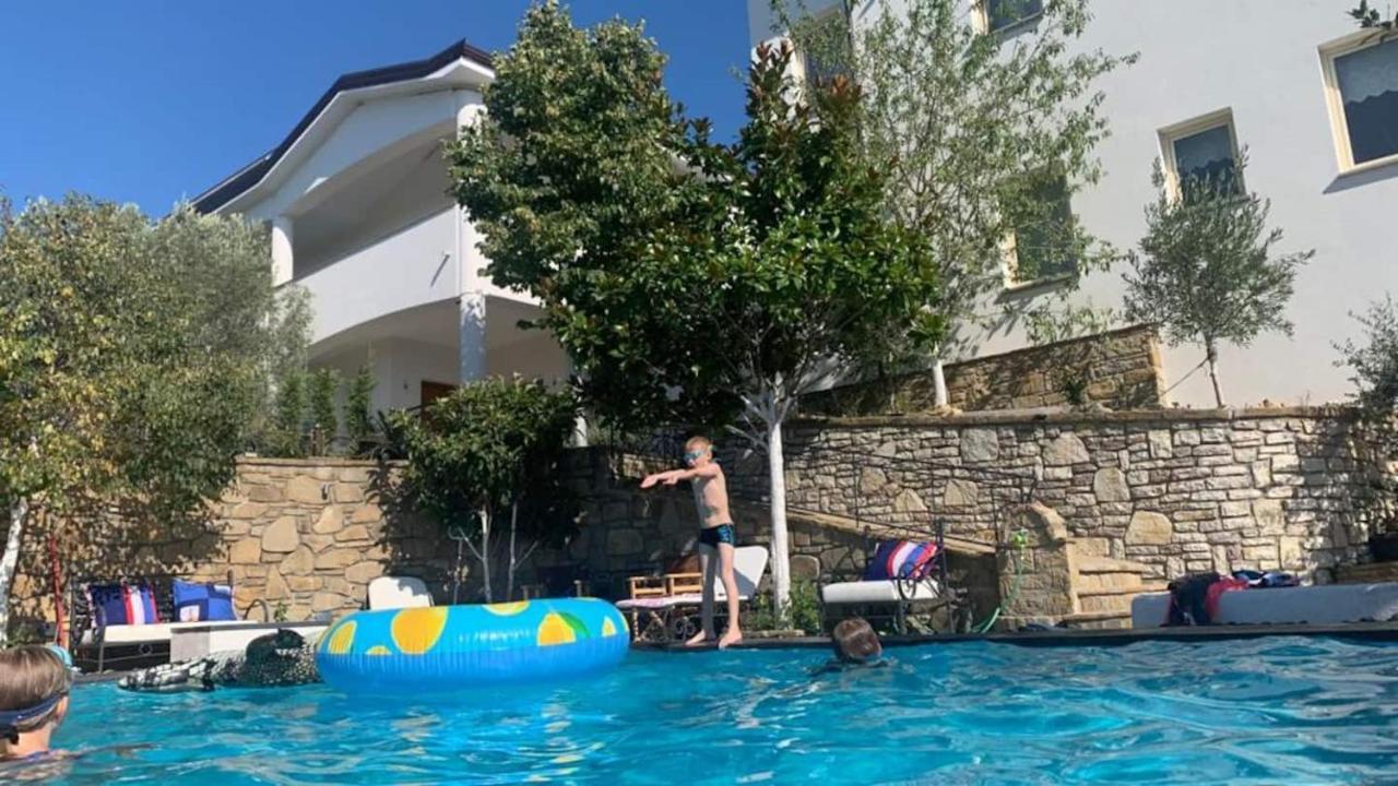 Turisalba Hotell Ishem Exteriör bild