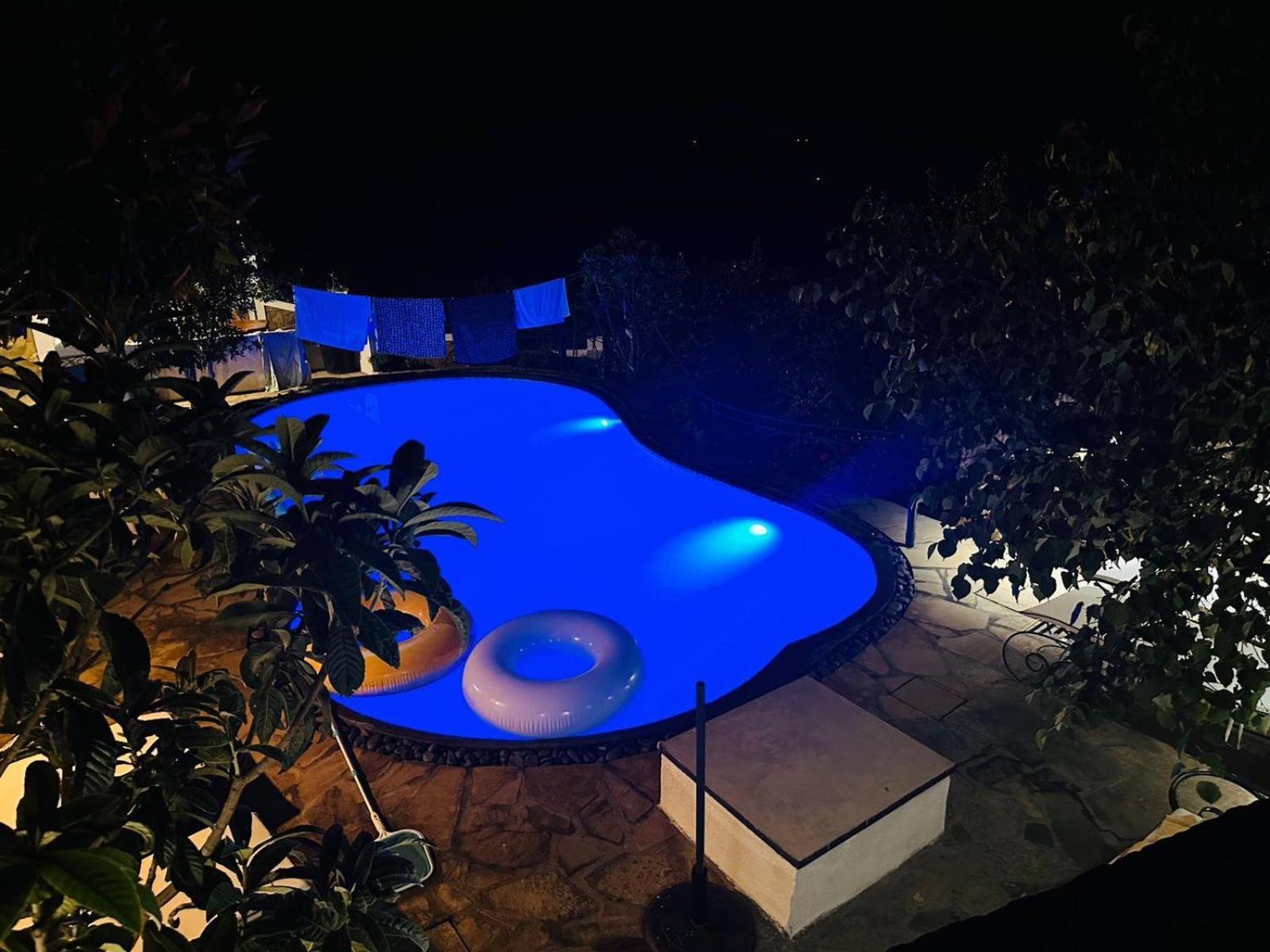 Turisalba Hotell Ishem Exteriör bild